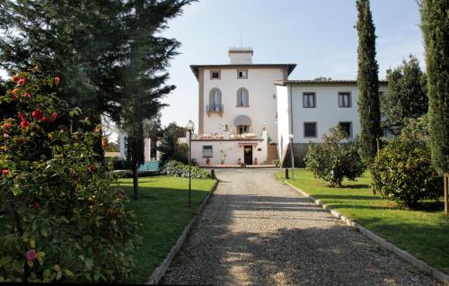 a house in the middle of a garden at Residence Villa La Fornacina in Incisa in Valdarno