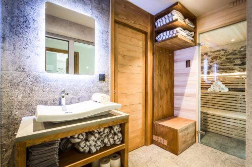 Bilik mandi di Chalet Léandre