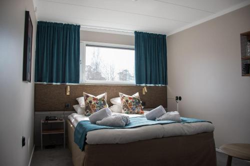 Postel nebo postele na pokoji v ubytování Sigtunahöjden Hotell & Konferens