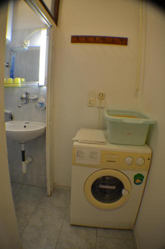 Ένα μπάνιο στο Apartments Golubic