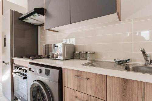 Dapur atau dapur kecil di Alimama Spaces: The Manson's Green Creek Studio