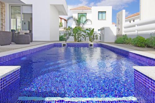 Piscina a Villa Luna o a prop