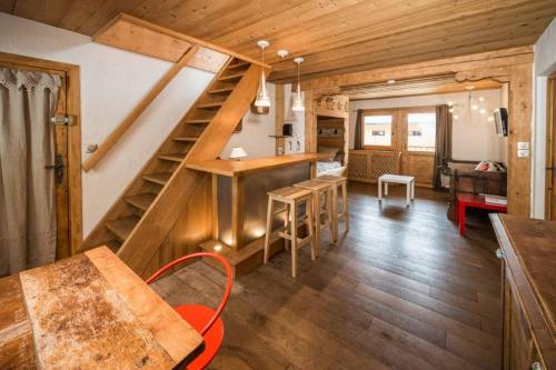 Gallery image of Les Gentianes Appartement 5 personnes à 50 mètres des pistes Meribel 3 vallées in Méribel