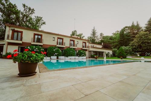Kolam renang di atau dekat dengan CAN MARLET MONTSENY Hotel Boutique
