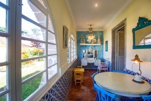a room with a table and some windows at A Barca Charm House in Sintra
