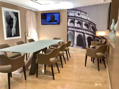 a conference room with a table and chairs at Hotel Indigo Rome - St. George by IHG in Rome