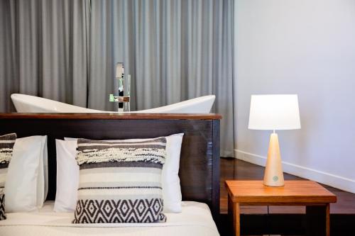 Ένα ή περισσότερα κρεβάτια σε δωμάτιο στο Barrier Beach Resort