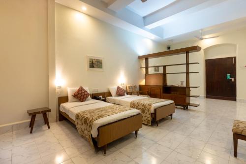 Postel nebo postele na pokoji v ubytování Grand Hotel Mumbai - Ballard Estate, Fort