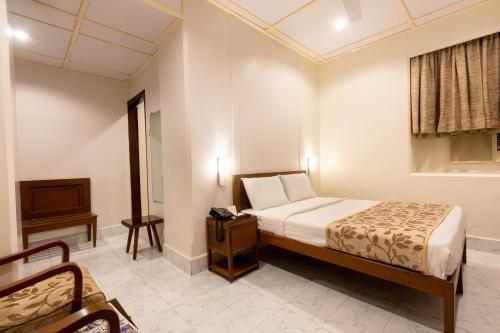 Una cama o camas en una habitación de Grand Hotel Mumbai - Ballard Estate, Fort