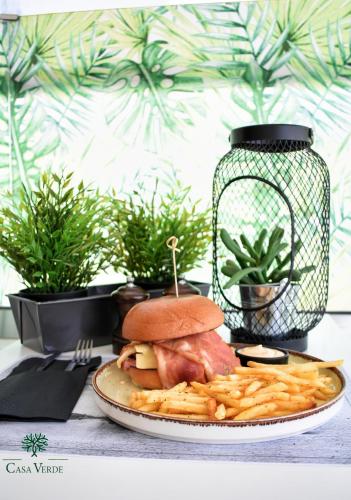 Makanan di atau berdekatan apartmen