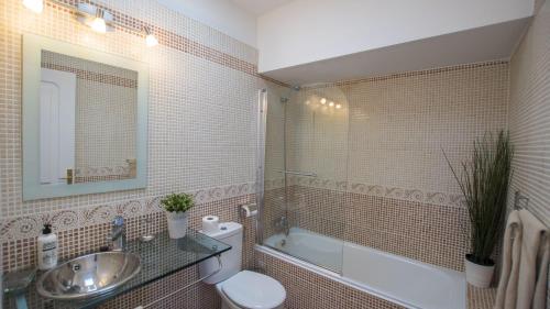 Koupelna v ubytování Club Valena 48 Sea Views, Wifi, close to beach & amenities at Matagorda