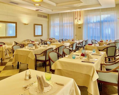 Restaurace v ubytování Hotel Brescia