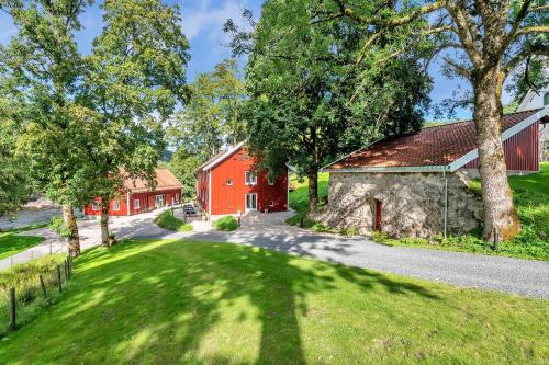 an image of a red barn and a tree at Boen Gård in Kristiansand