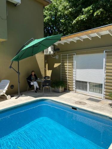 Lo de Lala B&B con Energía Solarの敷地内または近くにあるプール