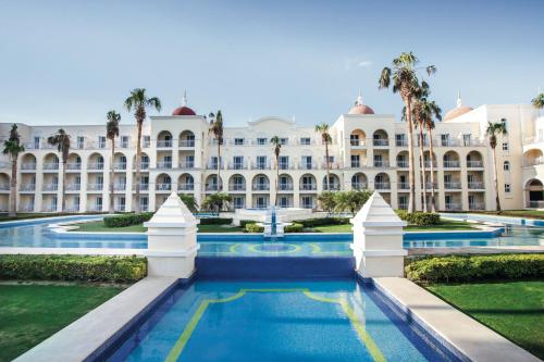 La alberca dentro o cerca de Riu Palace Cabo San Lucas - All Inclusive