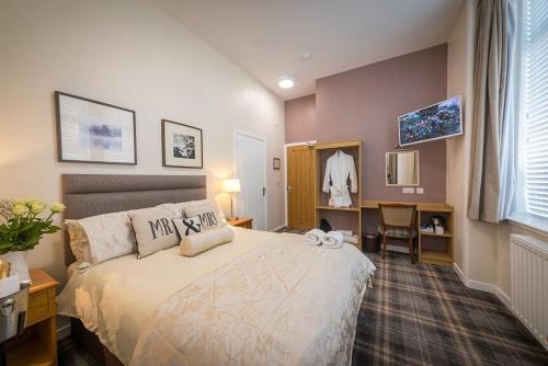 A bed or beds in a room at Castletown Hotel