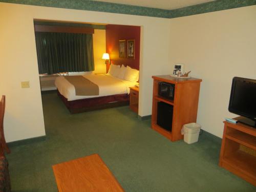 Gallery image of AmericInn by Wyndham Manitowoc in Manitowoc