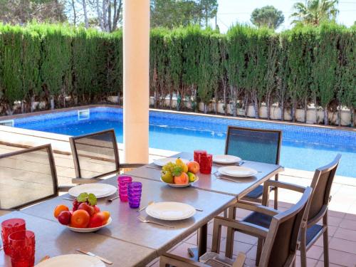 Bazén v ubytovaní Villa Villa Cala Nova A by Interhome alebo v jeho blízkosti