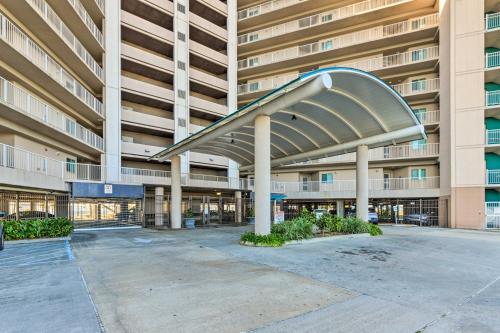 Sunny Beachfront Biloxi Condo with Resort Amenities!