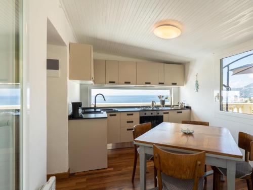 Кухня или кухненски бокс в Apartment Mare Largo by Interhome