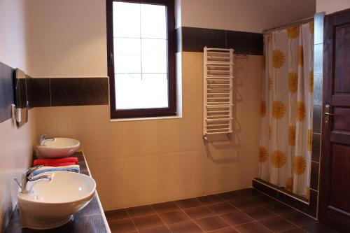 Et badeværelse på Pensjonat Agroturystyczny Pod Modrzewiem