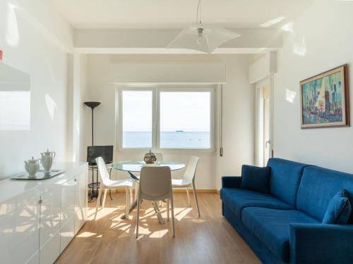 Posedenie v ubytovaní Apartment Terrazzo sul Mare by Interhome