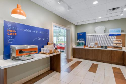 a store with a cash counter and a cash register at Holiday Inn Express & Suites Alachua - Gainesville Area by IHG in Alachua