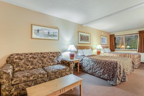 a living room with a couch and a couch and a bed at Chula Vista Villas in Wisconsin Dells