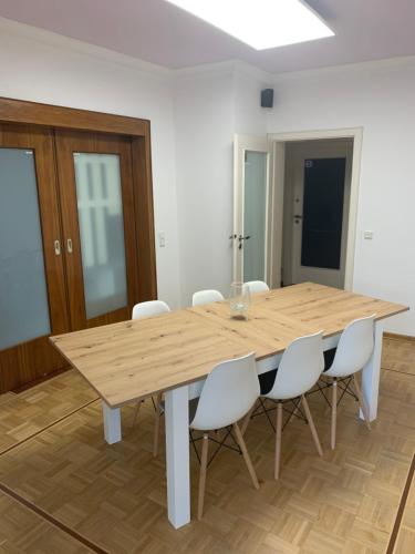 Gambar di galeri bagi AschaffApartment 4 Schlafzimmer bis 10 Personen bei Aschaffenburg di Mainaschaff