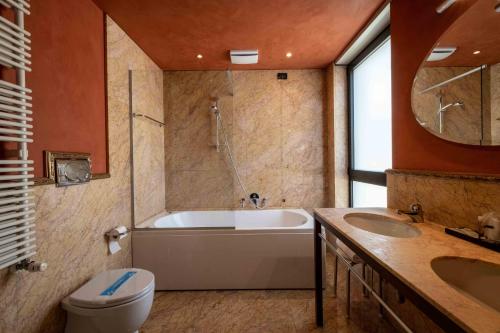 Koupelna v ubytování La Pieve Hotel