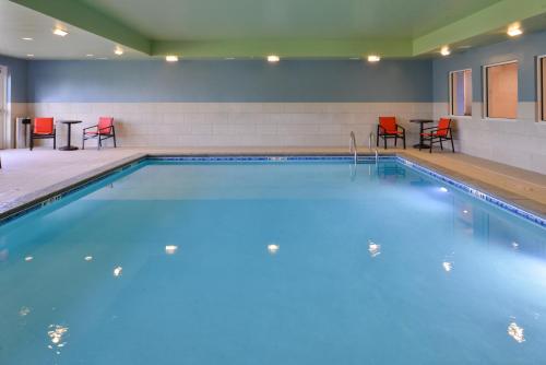 Holiday Inn Express & Suites - Mall of America - MSP Airport, an IHG Hotel Image