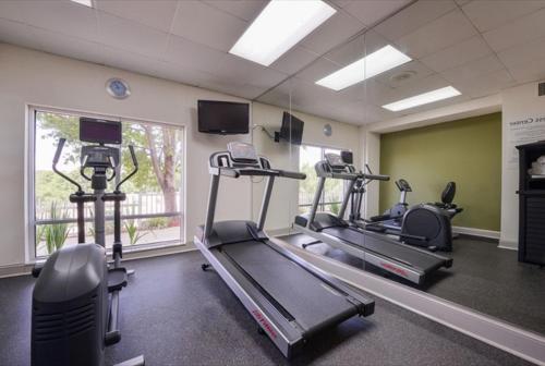 Palestra o centro fitness di Holiday Inn Express Hotel & Suites Mooresville - Lake Norman by IHG