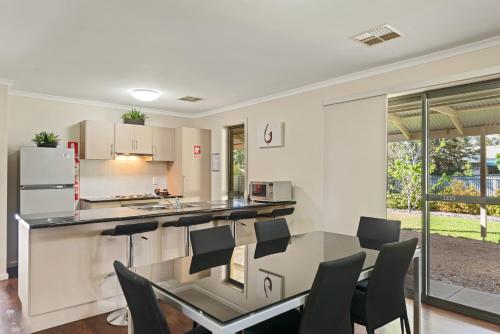  Discovery Parks - Barossa Valley -  Room  picture :   Shower    TV    Air conditioning                           