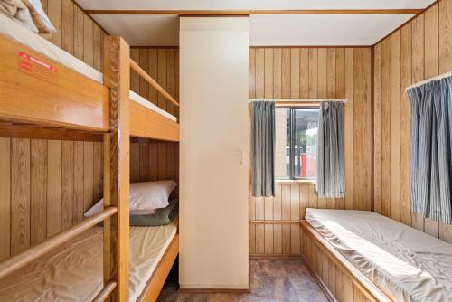  Discovery Parks - Barossa Valley -  Room  picture :   TV    Air conditioning    Shared bathroom                           