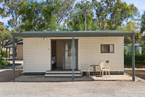  Discovery Parks - Barossa Valley -  Room  picture :    TV    Air conditioning    Shared bathroom                            