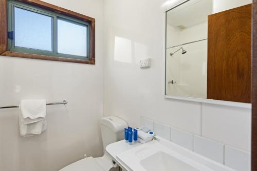  Discovery Parks - Barossa Valley -  Room  picture :   Shower    TV    Air conditioning                           