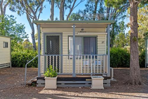  Discovery Parks - Barossa Valley -  Room  picture :    Shower    TV    Air conditioning                            