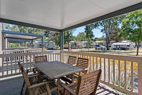  Discovery Parks - Barossa Valley -  Room  picture :   Shower    TV    Air conditioning                           