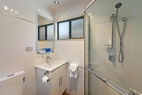  Discovery Parks - Barossa Valley -  Room  picture :   Private bathroom   