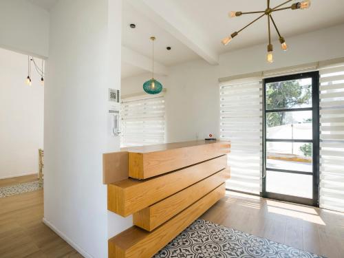 a kitchen with white walls and a wooden counter at hotel boutique lila&co in Tonatico