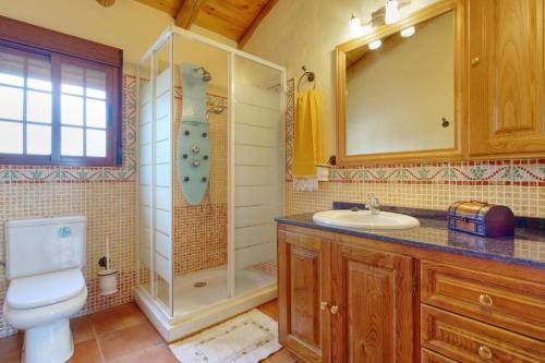 Casa Rural Juzcar tesisinde bir banyo