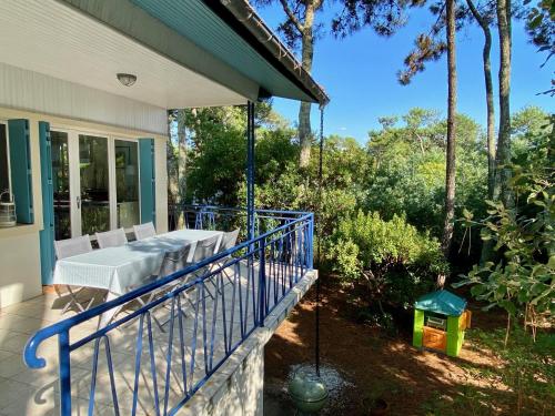 Photo de la galerie de l'établissement Pleasant holiday house close to the Pointe, bay and ocean beach, à Lège-Cap-Ferret