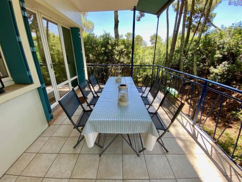 Photo de la galerie de l'établissement Pleasant holiday house close to the Pointe, bay and ocean beach, à Lège-Cap-Ferret