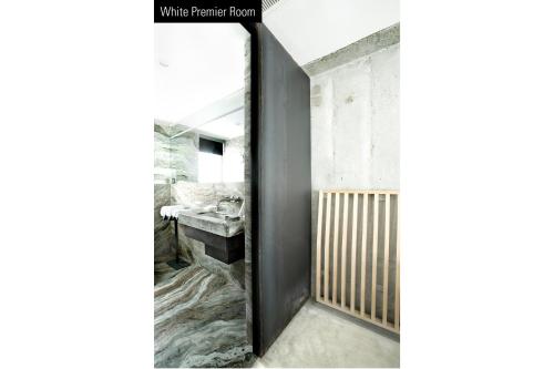 Una cama o camas en una habitación de TUVE Hotel