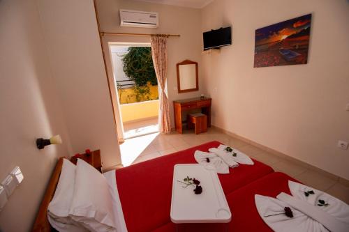 Postel nebo postele na pokoji v ubytování John Apartments