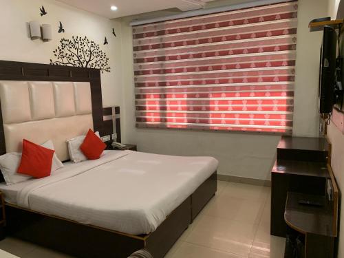 Postel nebo postele na pokoji v ubytování Hotel Citi Heights