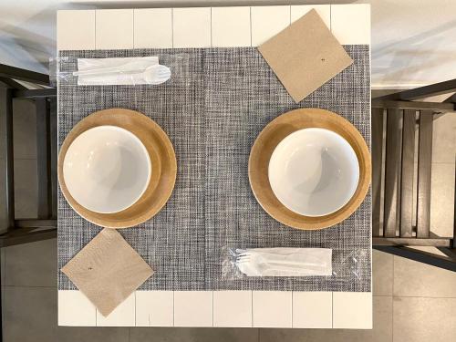 a table with two plates on a tiled floor at Piano Tre in Verona