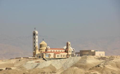 a building in the middle of the desert at Russian Pilgrim Residence in Sowayma