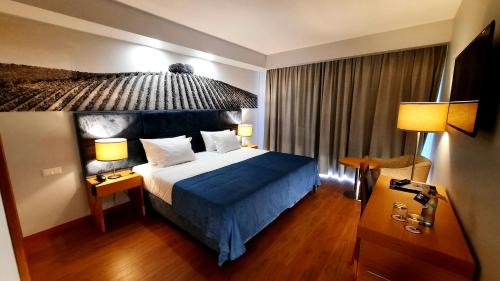 Кровать или кровати в номере BejaParque Hotel