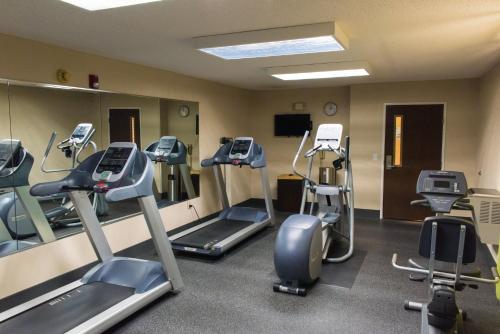 a gym with treadmills and elliptical machines at Holiday Inn Express Hotel & Suites Kinston by IHG in Kinston